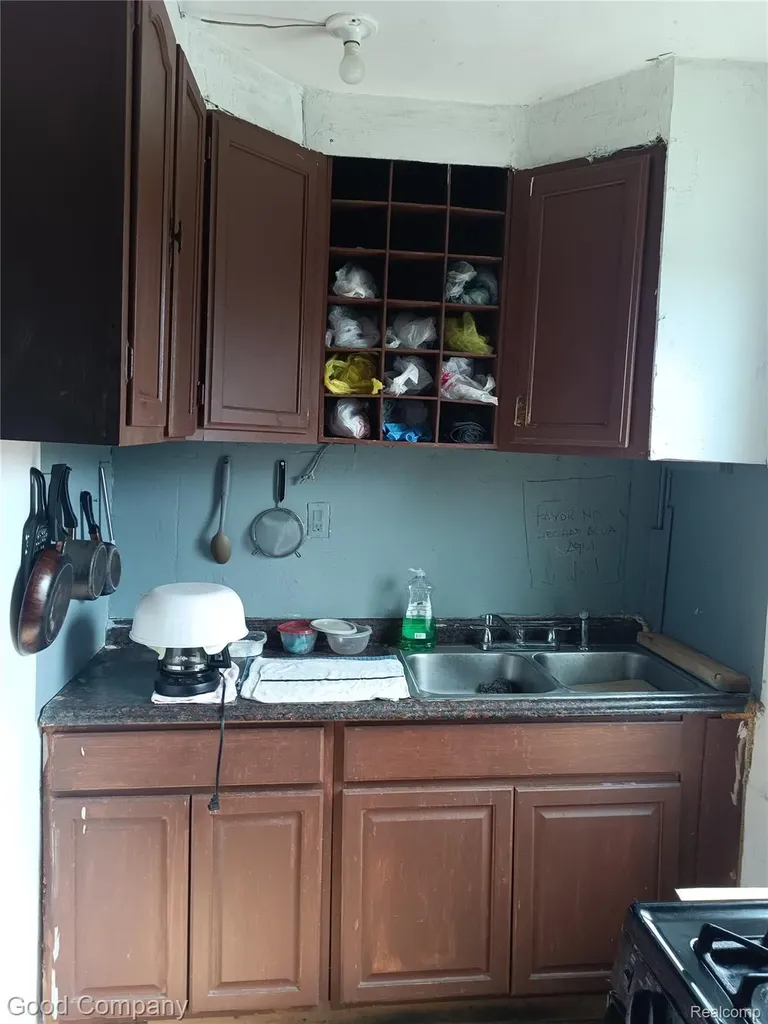 16508 Strathmoor Street Detroit City MI 48235
