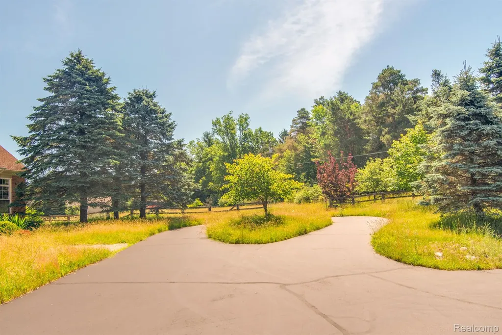 4090 Perryville Road Groveland Township MI 48462