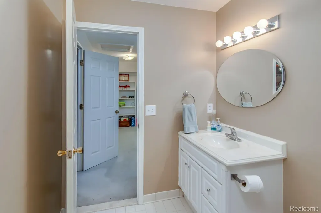 4090 Perryville Road Groveland Township MI 48462