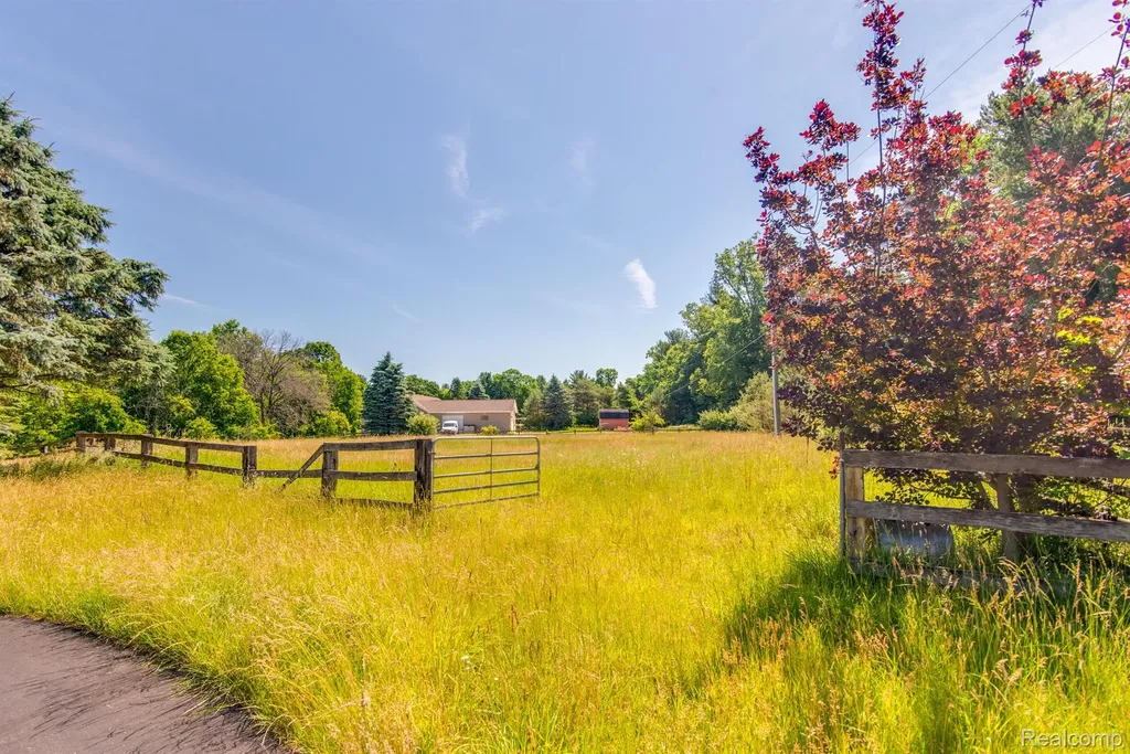 4090 Perryville Road Groveland Township MI 48462