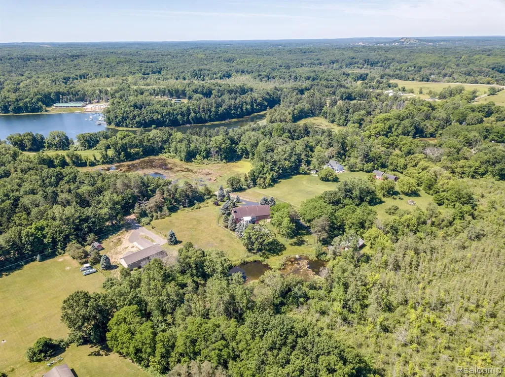 4090 Perryville Road Groveland Township MI 48462