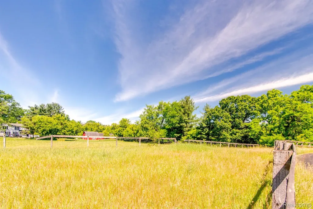 4090 Perryville Road Groveland Township MI 48462