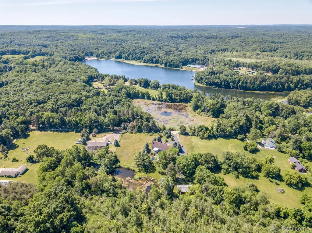 4090 Perryville Road Groveland Township MI 48462