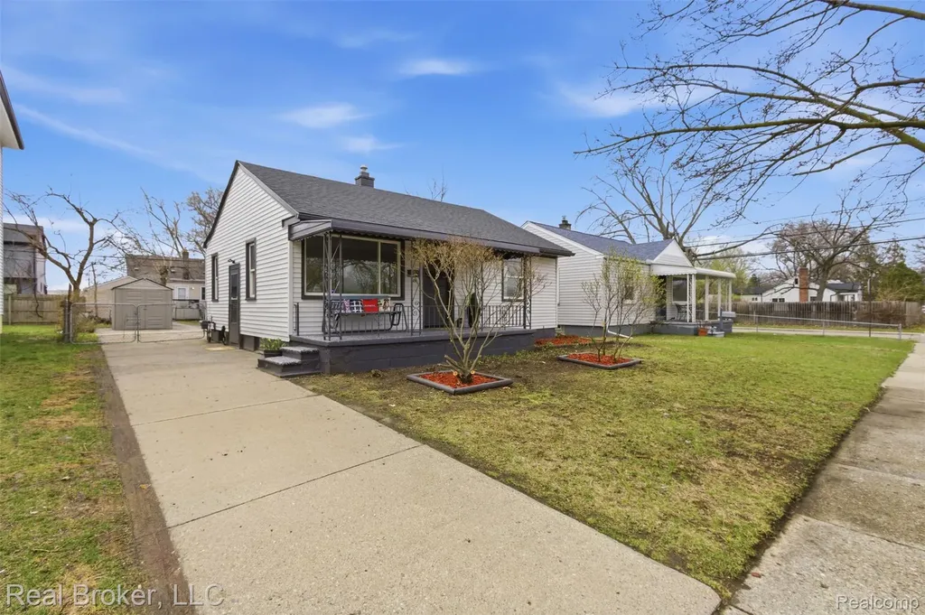 1714 E Hayes Avenue Hazel Park City MI 48030