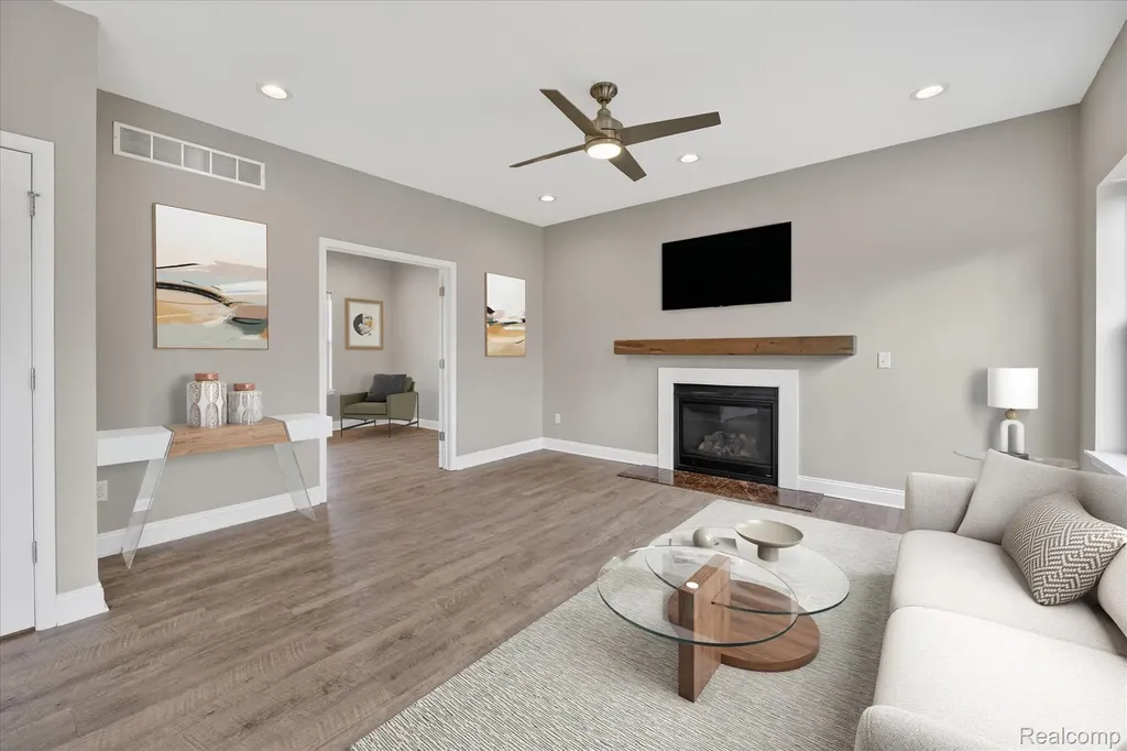 14131 Eastview Drive Fenton Charter Township MI 48430