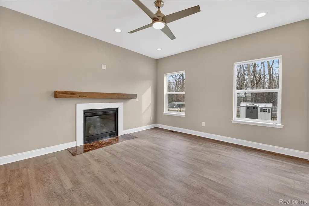 14131 Eastview Drive Fenton Charter Township MI 48430
