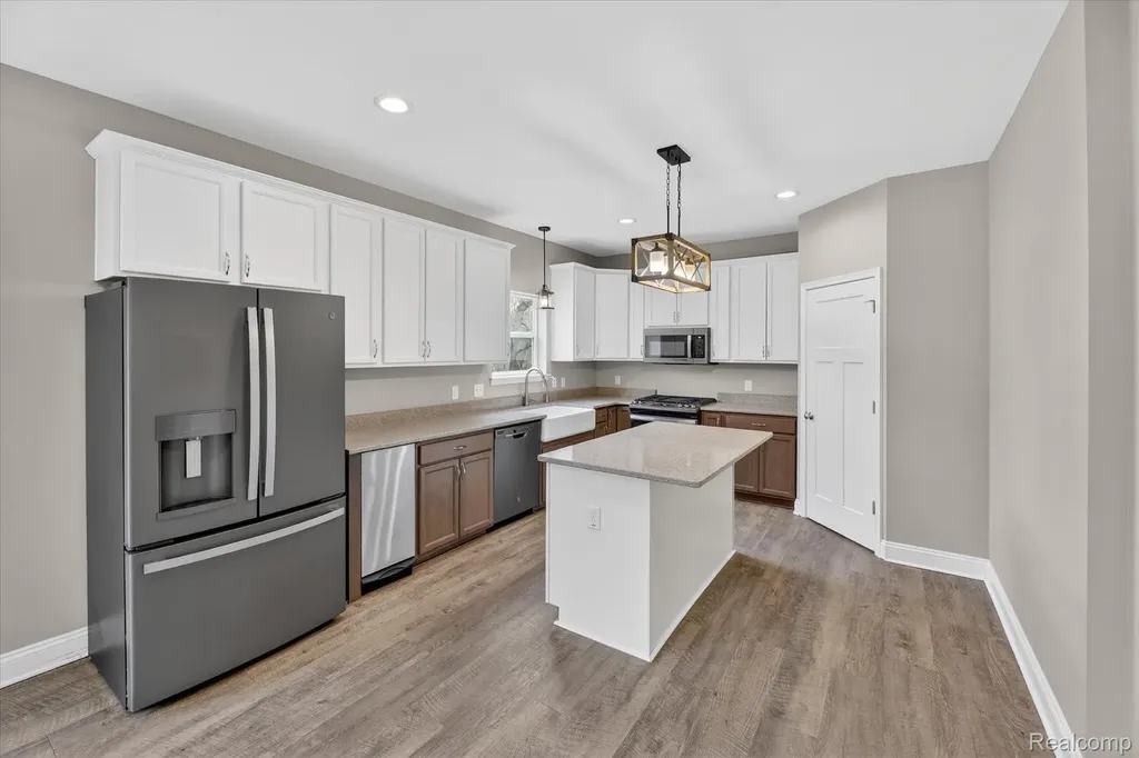 14131 Eastview Drive Fenton Charter Township MI 48430