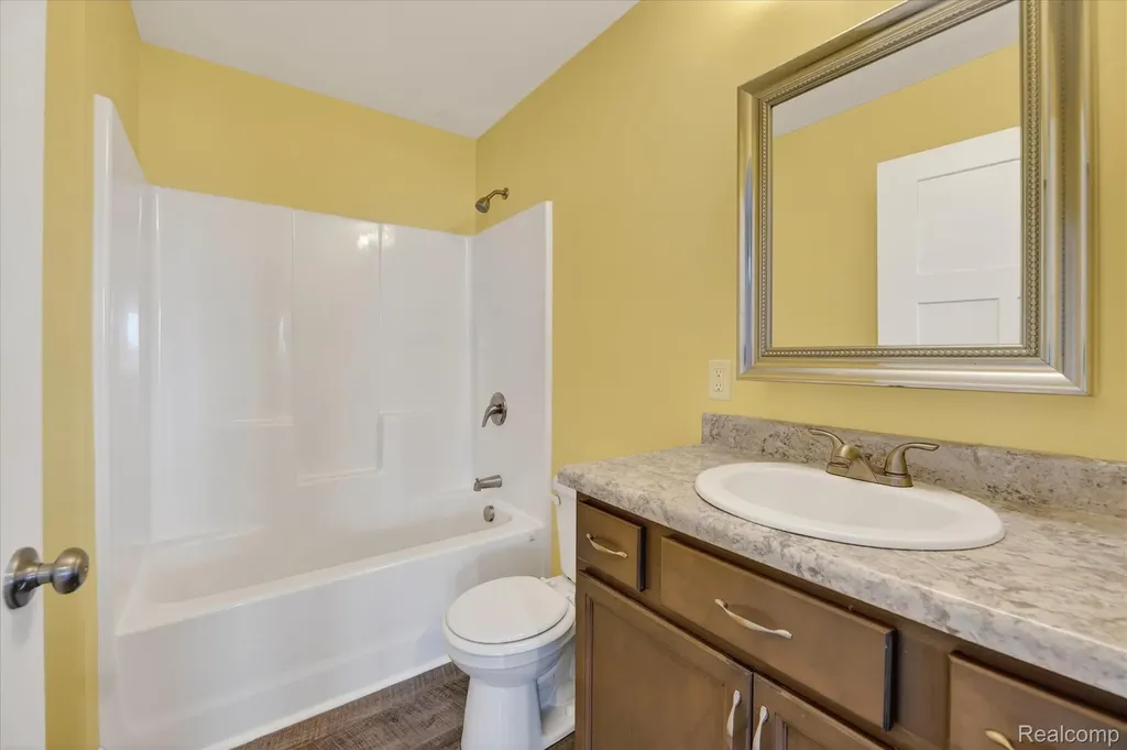 14131 Eastview Drive Fenton Charter Township MI 48430