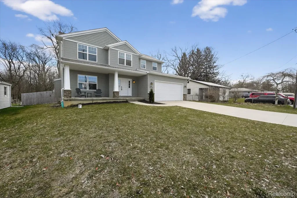 14131 Eastview Drive Fenton Charter Township MI 48430