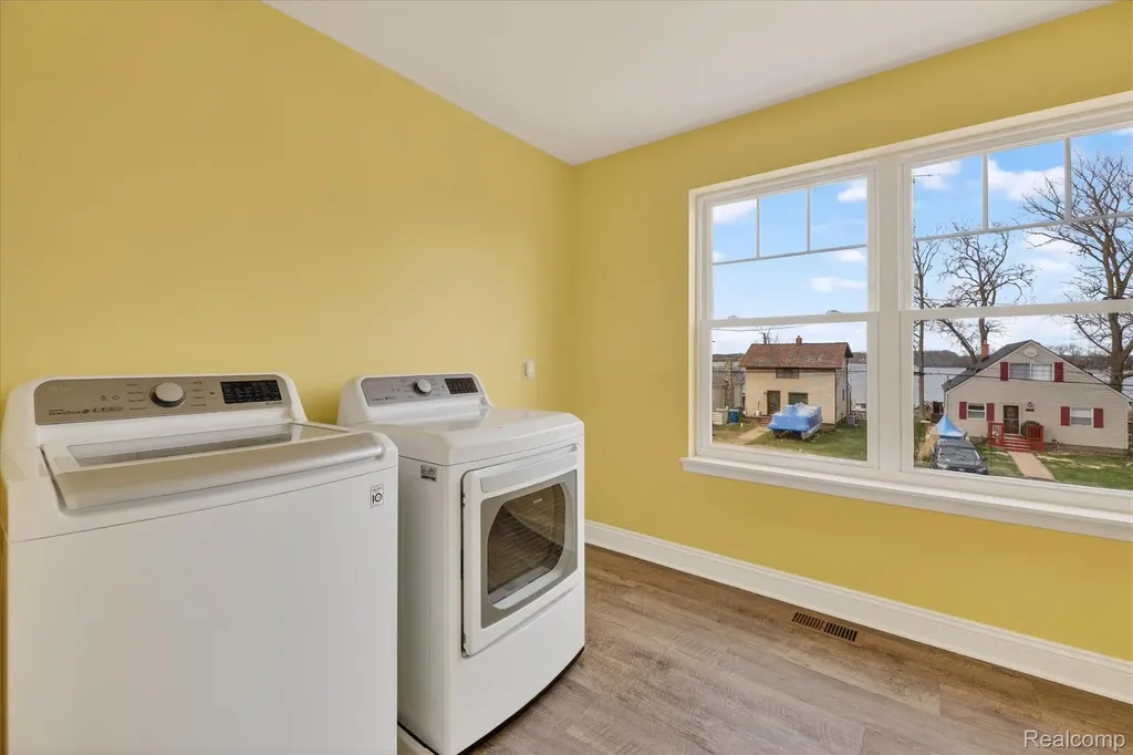 14131 Eastview Drive Fenton Charter Township MI 48430