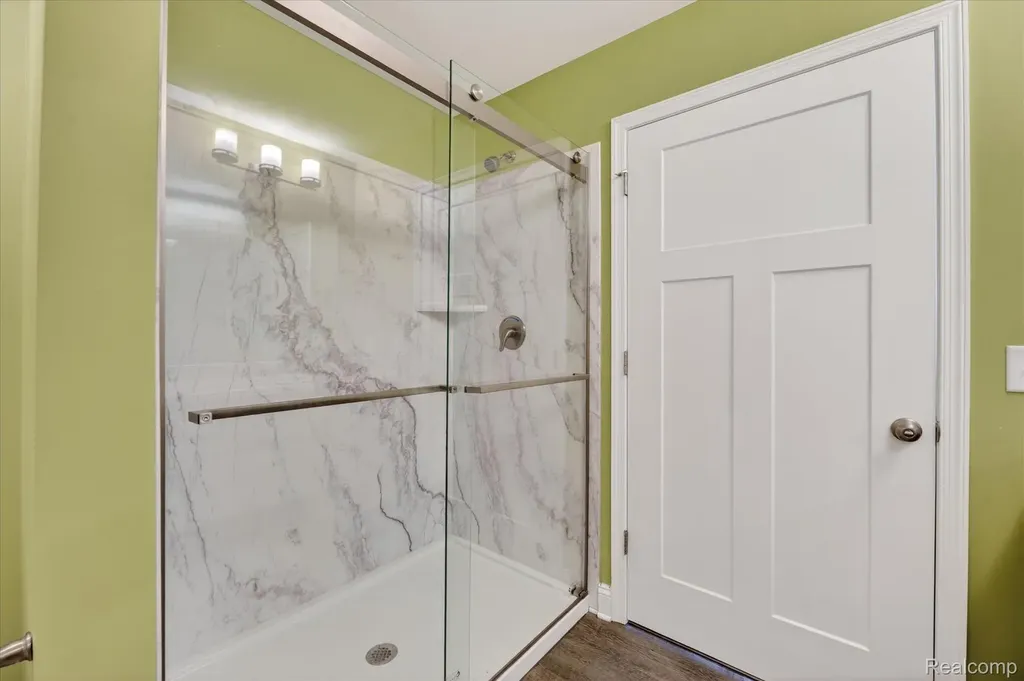 14131 Eastview Drive Fenton Charter Township MI 48430