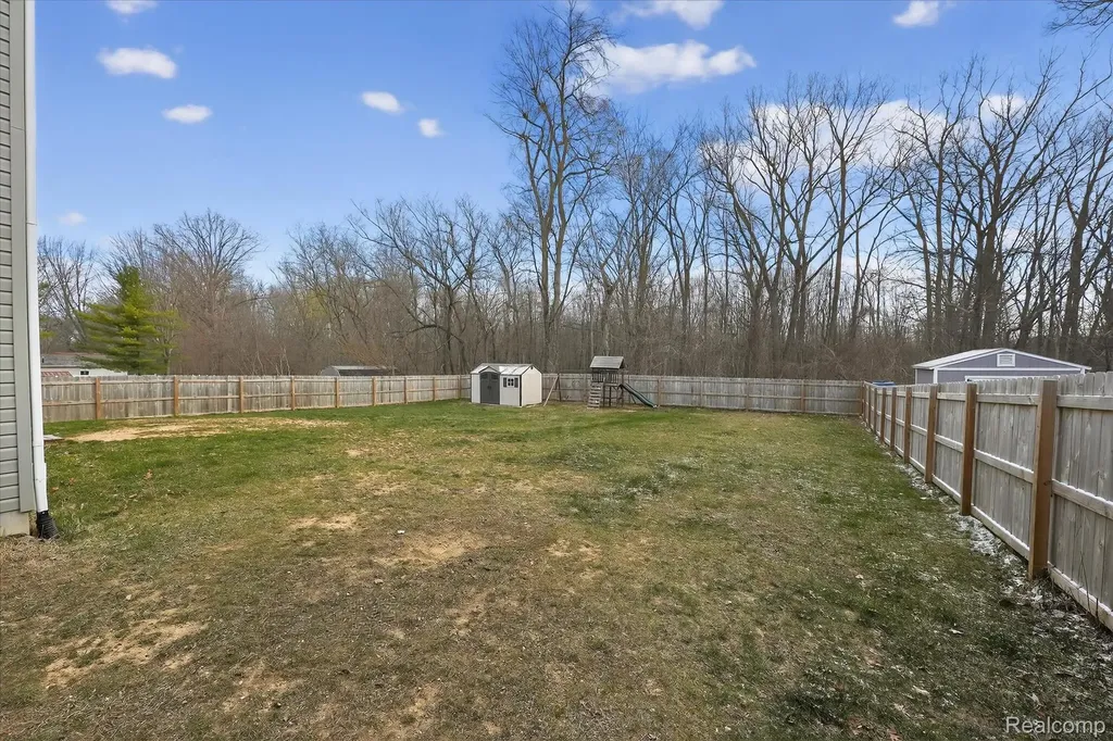 14131 Eastview Drive Fenton Charter Township MI 48430