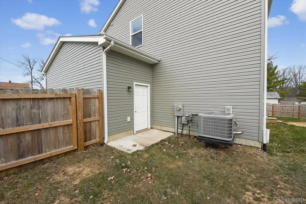 14131 Eastview Drive Fenton Charter Township MI 48430