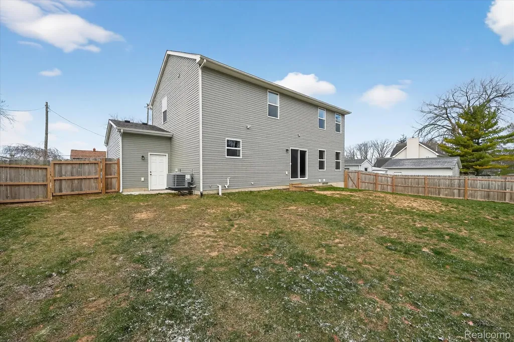 14131 Eastview Drive Fenton Charter Township MI 48430