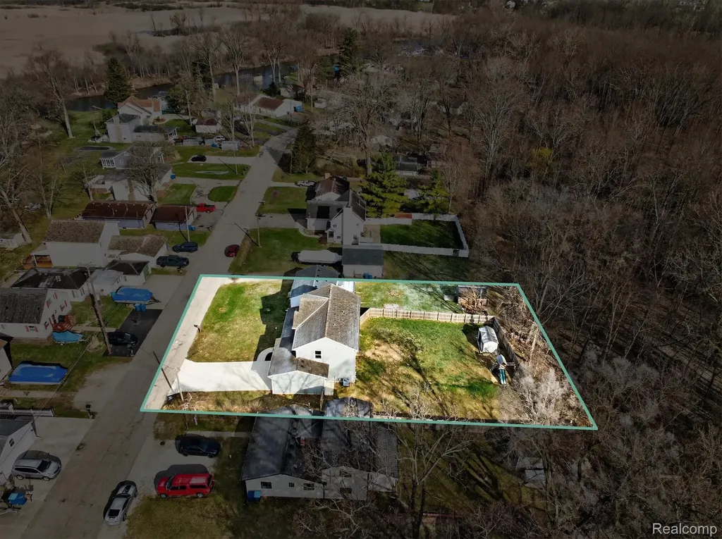 14131 Eastview Drive Fenton Charter Township MI 48430
