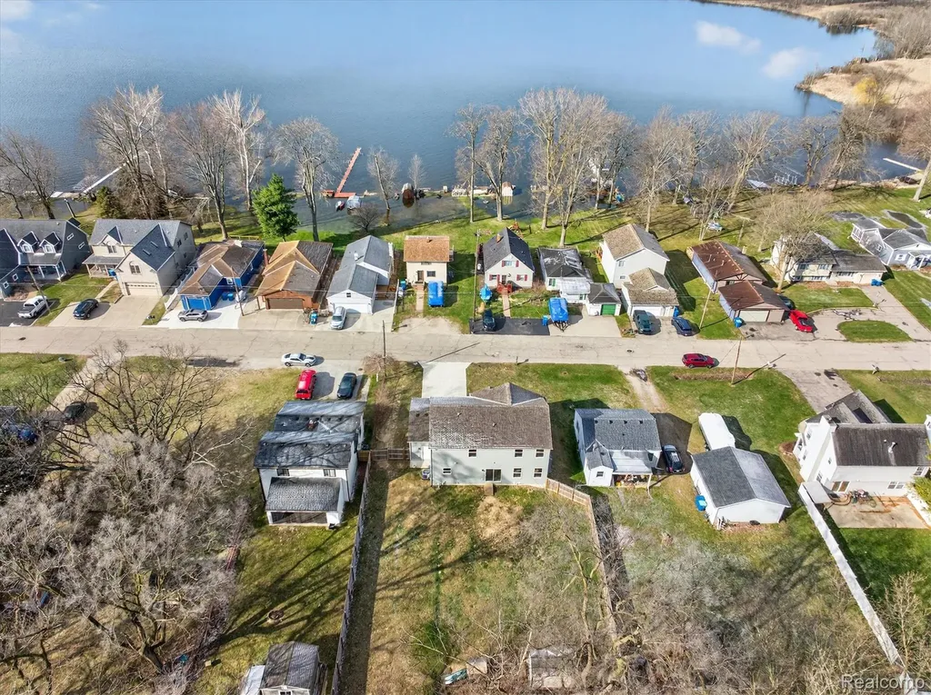 14131 Eastview Drive Fenton Charter Township MI 48430