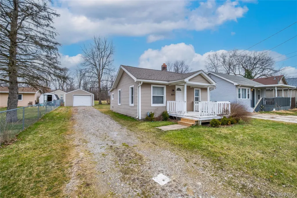 2271 Kenneth Street Burton City MI 48529