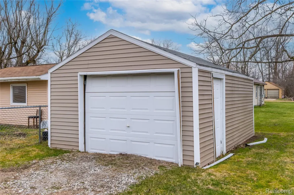 2271 Kenneth Street Burton City MI 48529