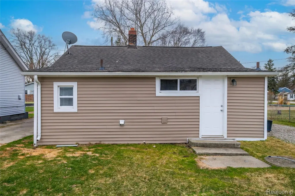 2271 Kenneth Street Burton City MI 48529