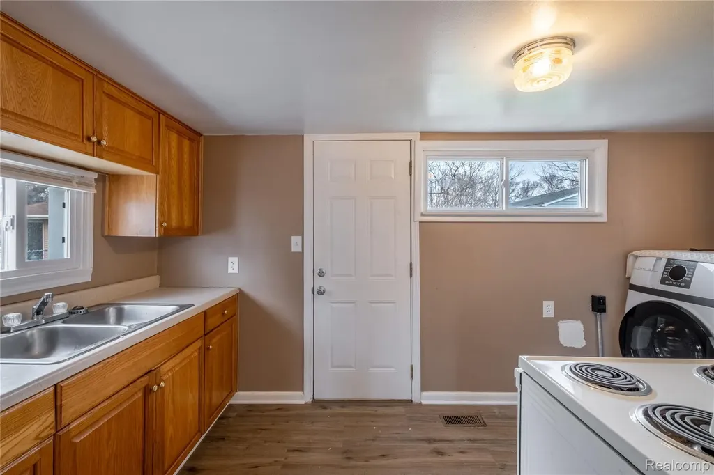 2271 Kenneth Street Burton City MI 48529