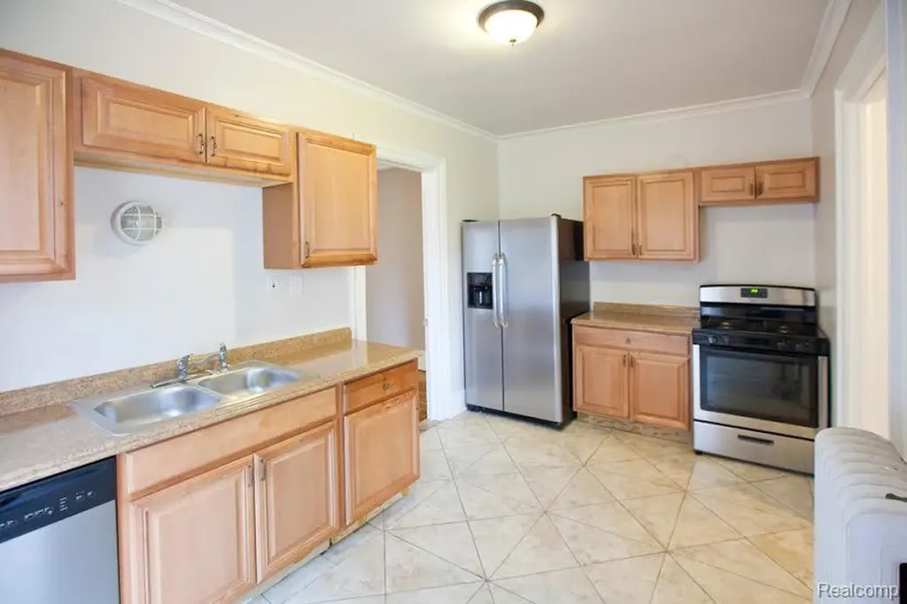 7880 Van Dyke Place Detroit City MI 48214