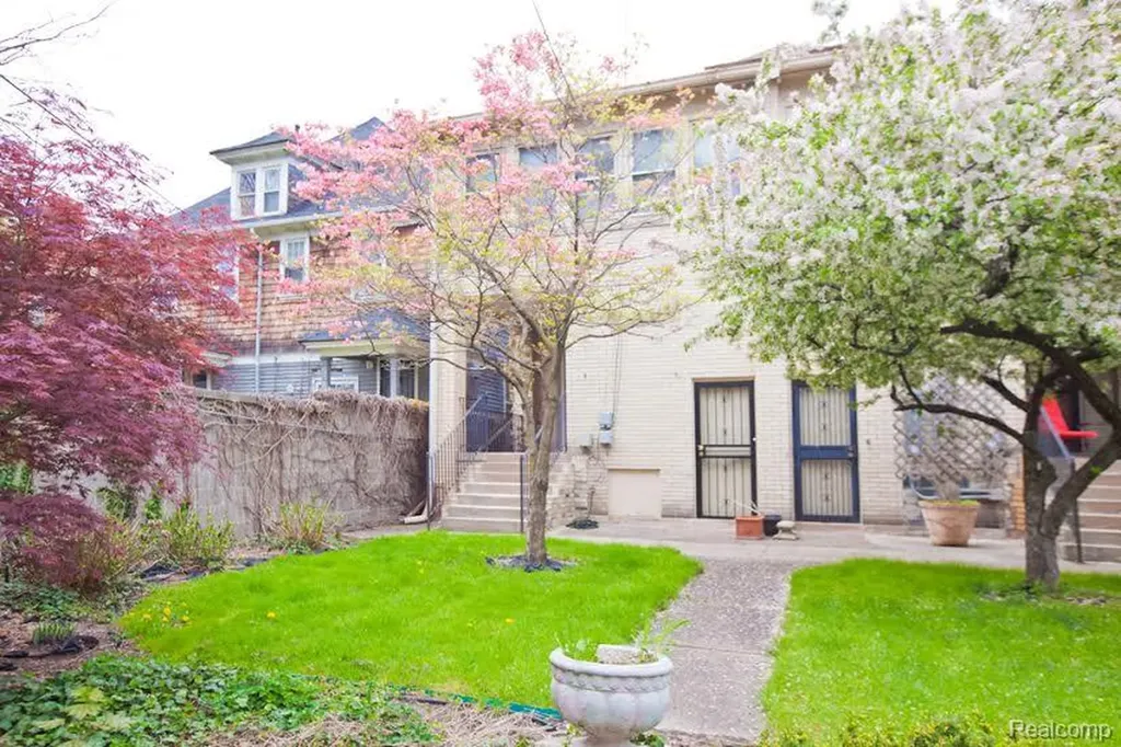 7880 Van Dyke Place Detroit City MI 48214
