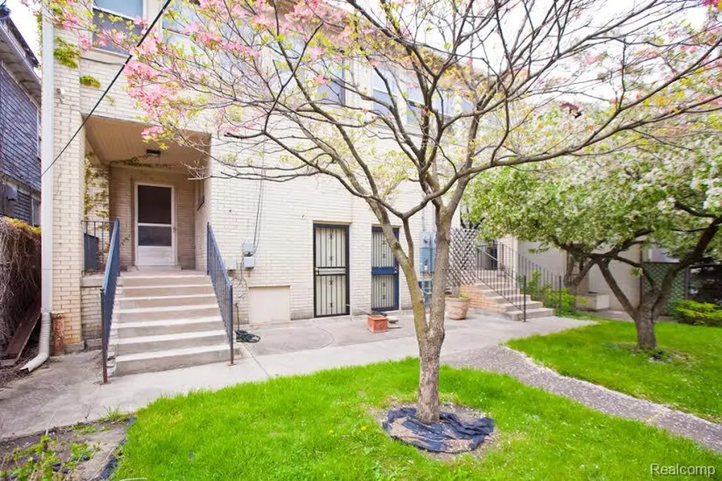 7880 Van Dyke Place Detroit City MI 48214