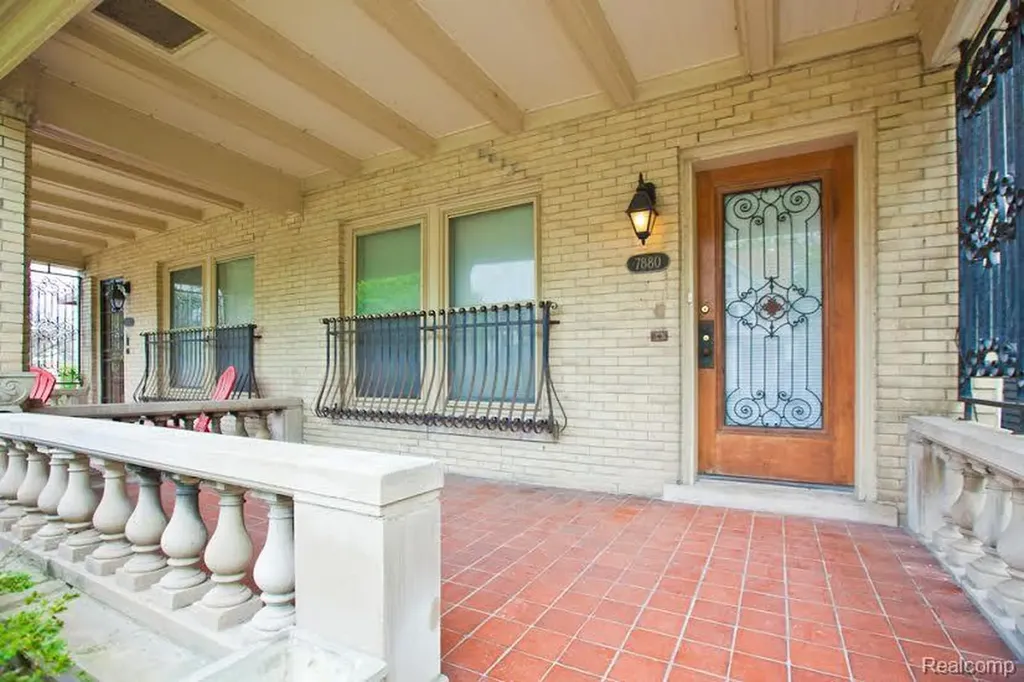 7880 Van Dyke Place Detroit City MI 48214