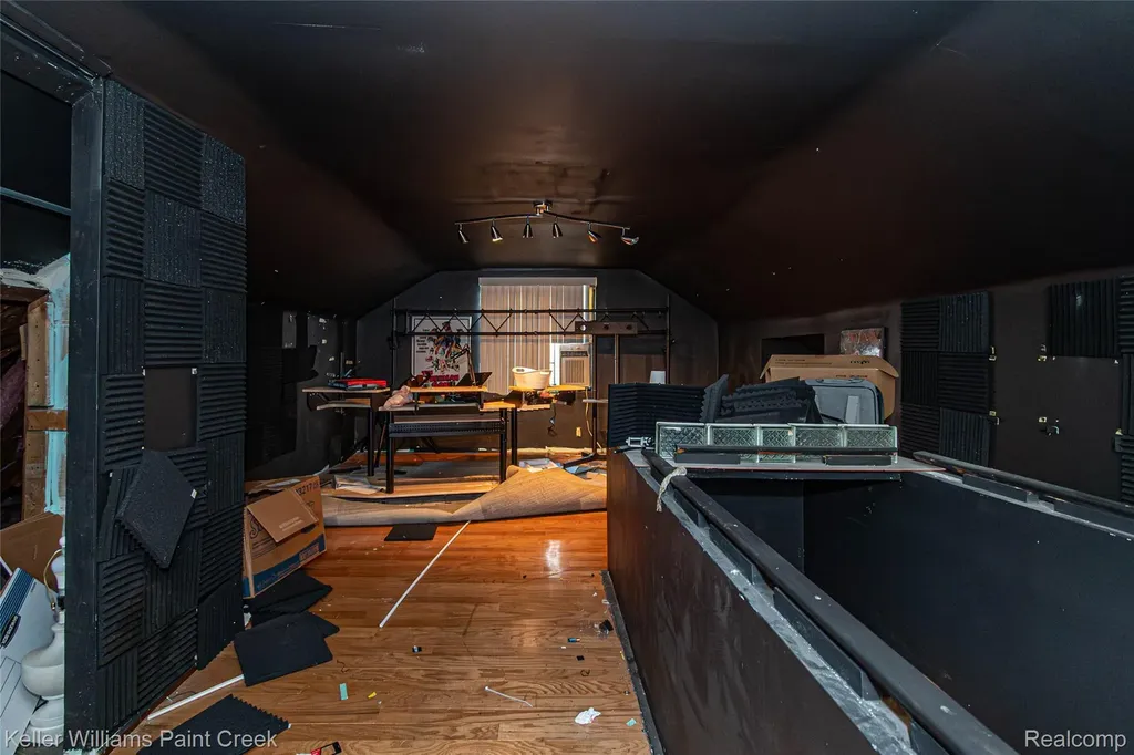 15306 Asbury Park Detroit City MI 48227
