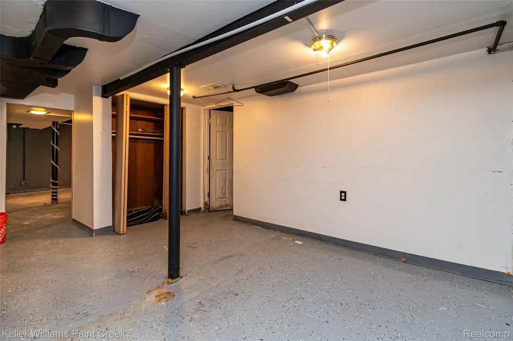 15306 Asbury Park Detroit City MI 48227