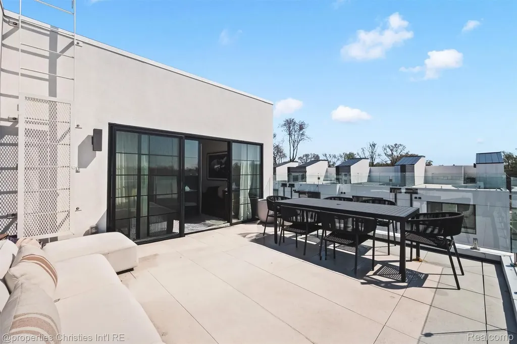 533 E Harrison Avenue Royal Oak City MI 48067