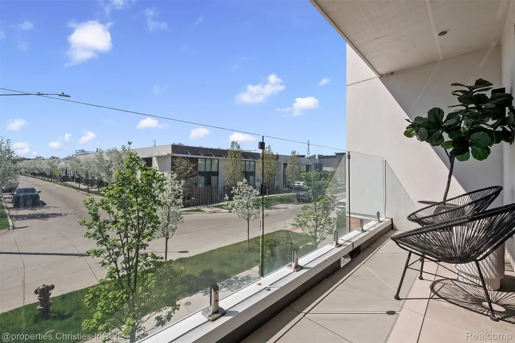 533 E Harrison Avenue Royal Oak City MI 48067
