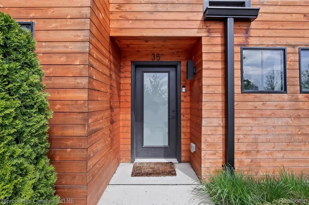 533 E Harrison Avenue Royal Oak City MI 48067