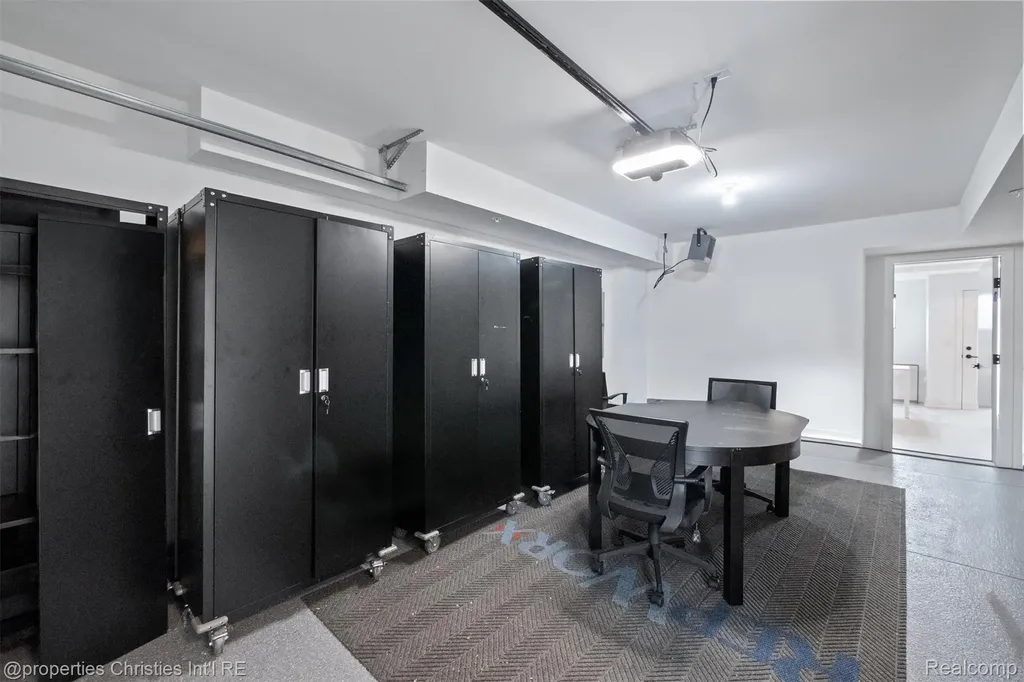 533 E Harrison Avenue Royal Oak City MI 48067
