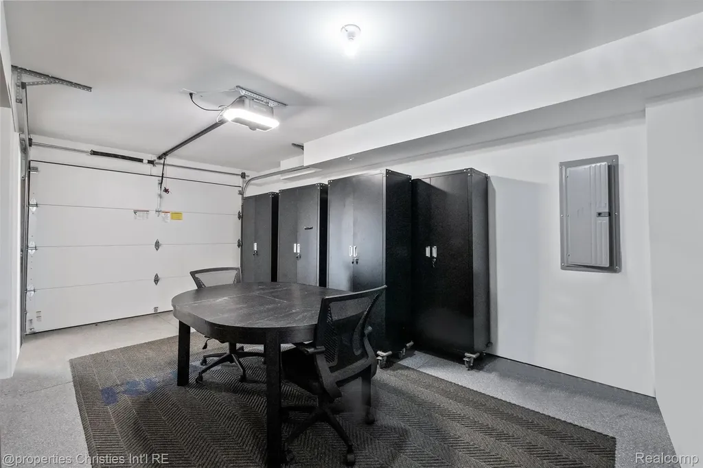 533 E Harrison Avenue Royal Oak City MI 48067