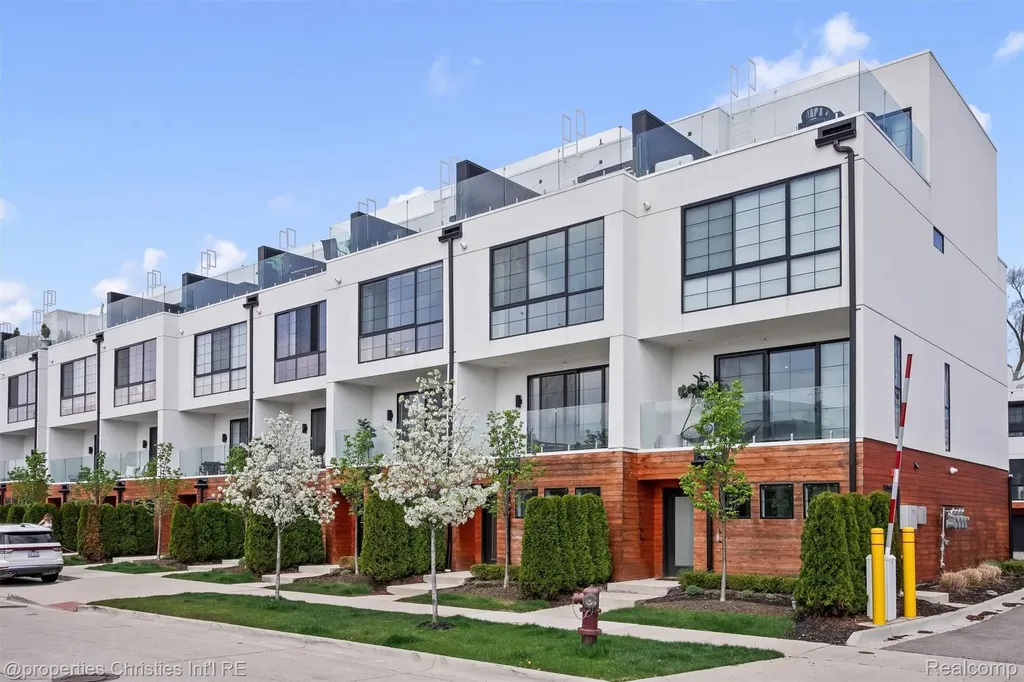 533 E Harrison Avenue Royal Oak City MI 48067