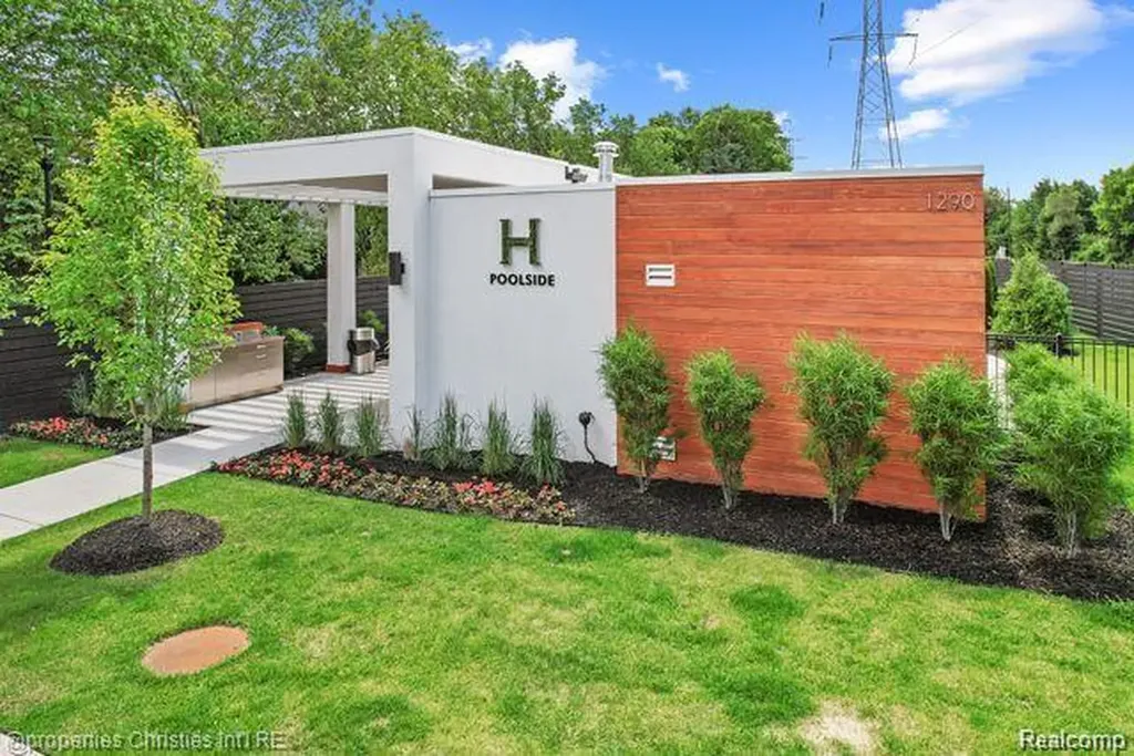 533 E Harrison Avenue Royal Oak City MI 48067