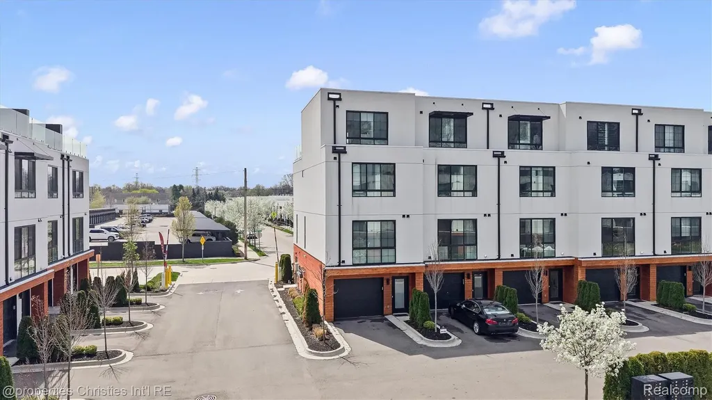 533 E Harrison Avenue Royal Oak City MI 48067