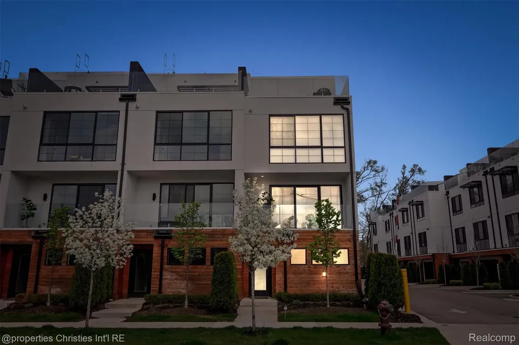 533 E Harrison Avenue Royal Oak City MI 48067