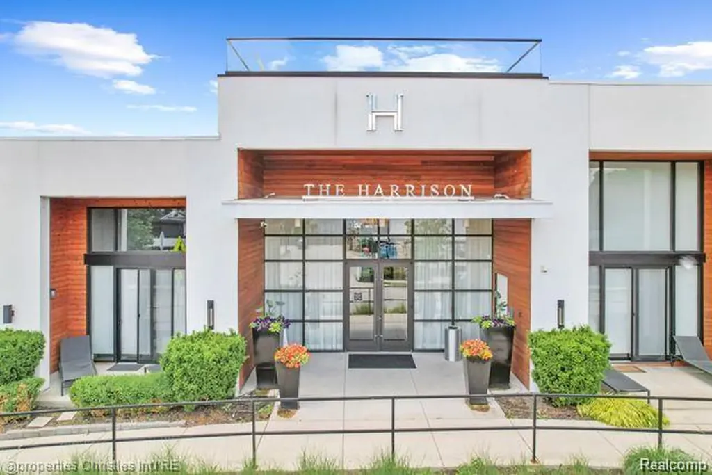 533 E Harrison Avenue Royal Oak City MI 48067