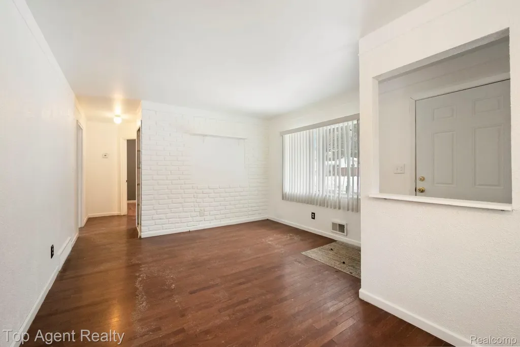 520 Linda Vista Drive Pontiac City MI 48342