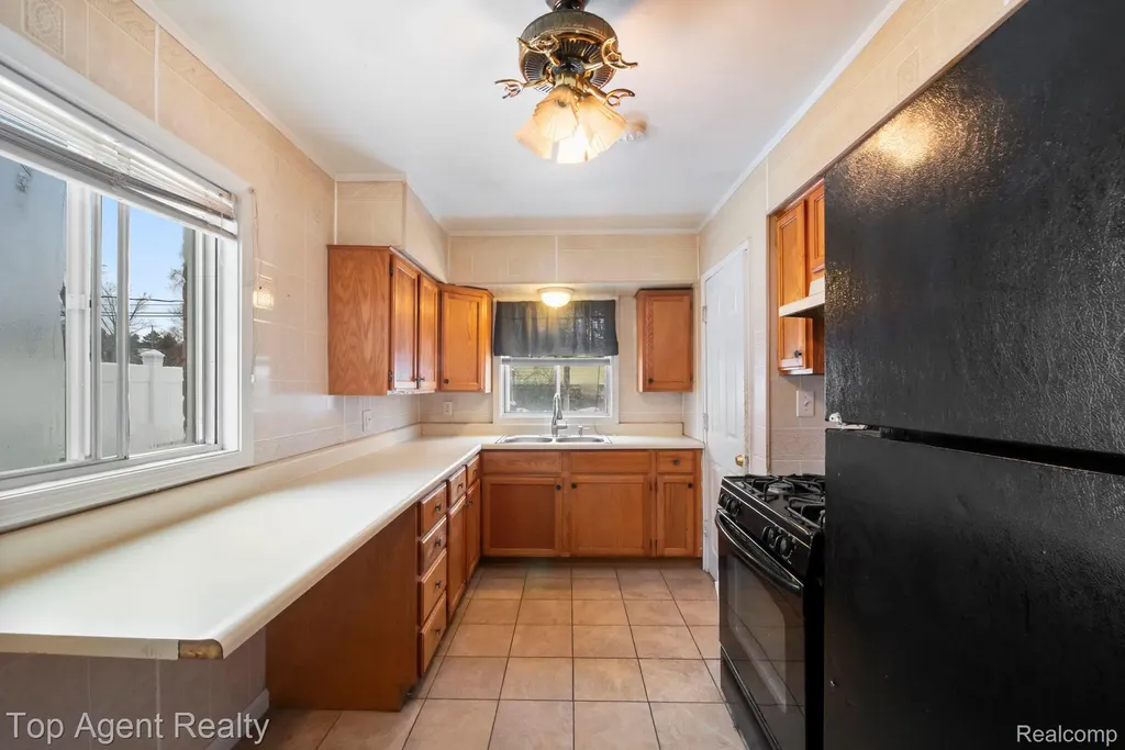 520 Linda Vista Drive Pontiac City MI 48342