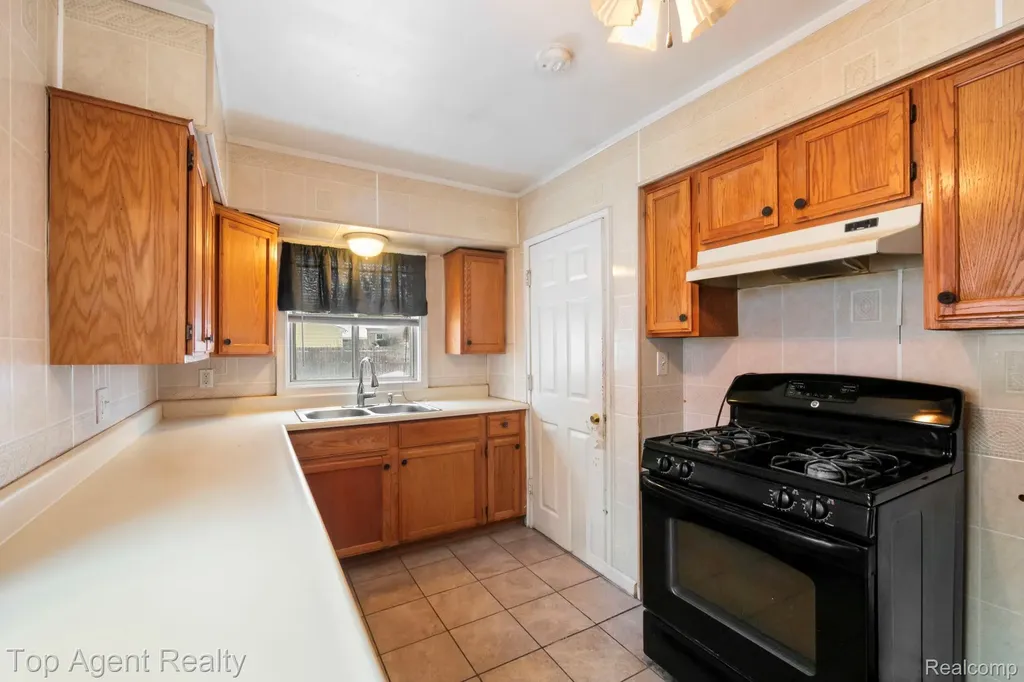 520 Linda Vista Drive Pontiac City MI 48342