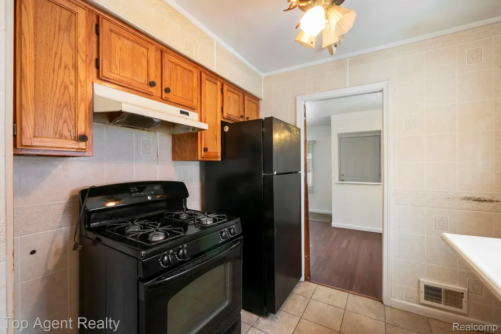 520 Linda Vista Drive Pontiac City MI 48342