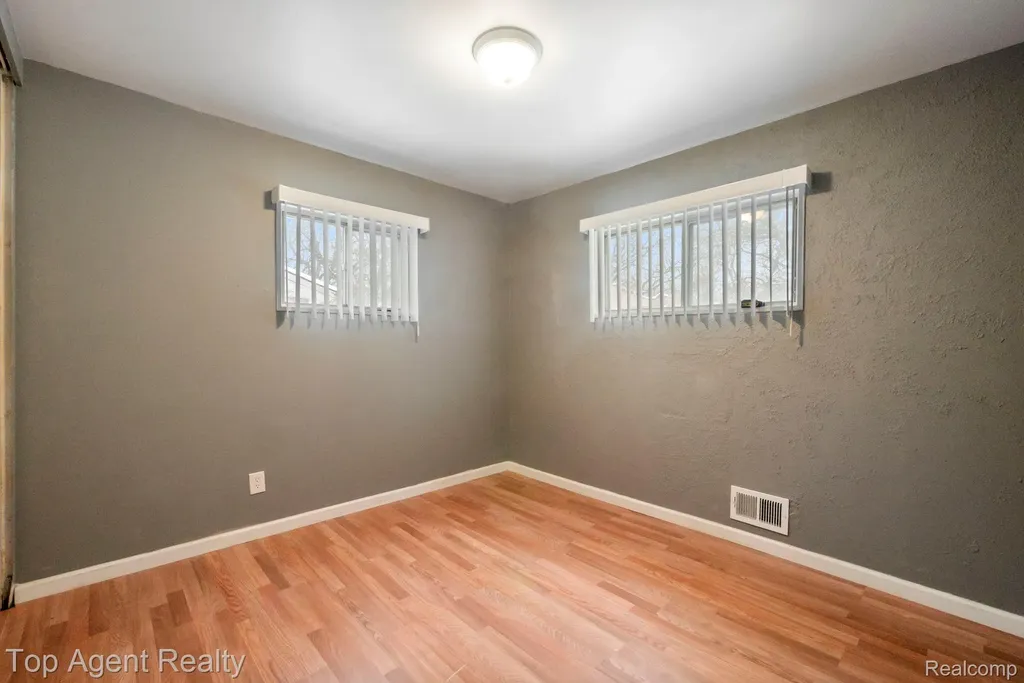 520 Linda Vista Drive Pontiac City MI 48342