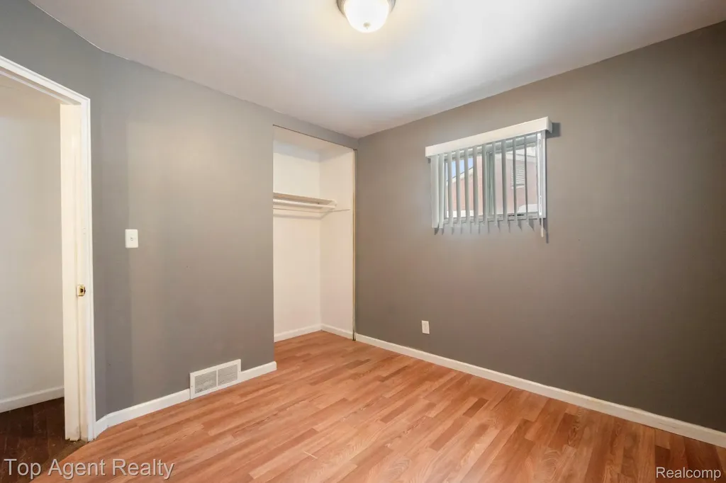 520 Linda Vista Drive Pontiac City MI 48342