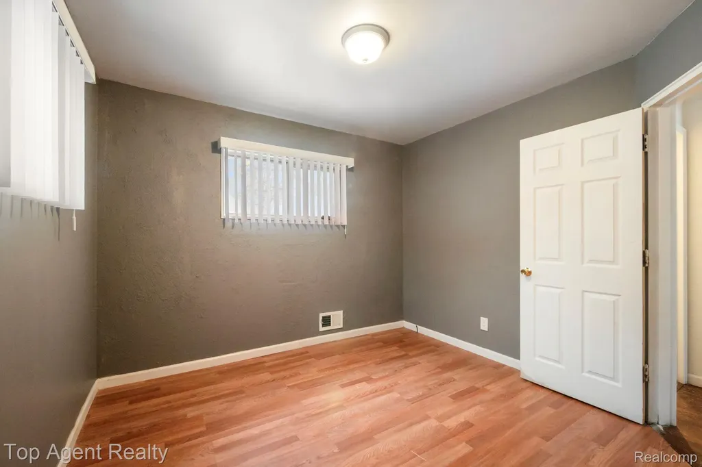 520 Linda Vista Drive Pontiac City MI 48342