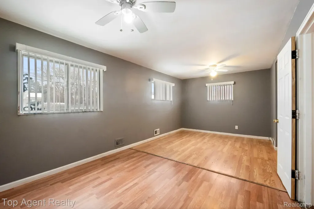 520 Linda Vista Drive Pontiac City MI 48342