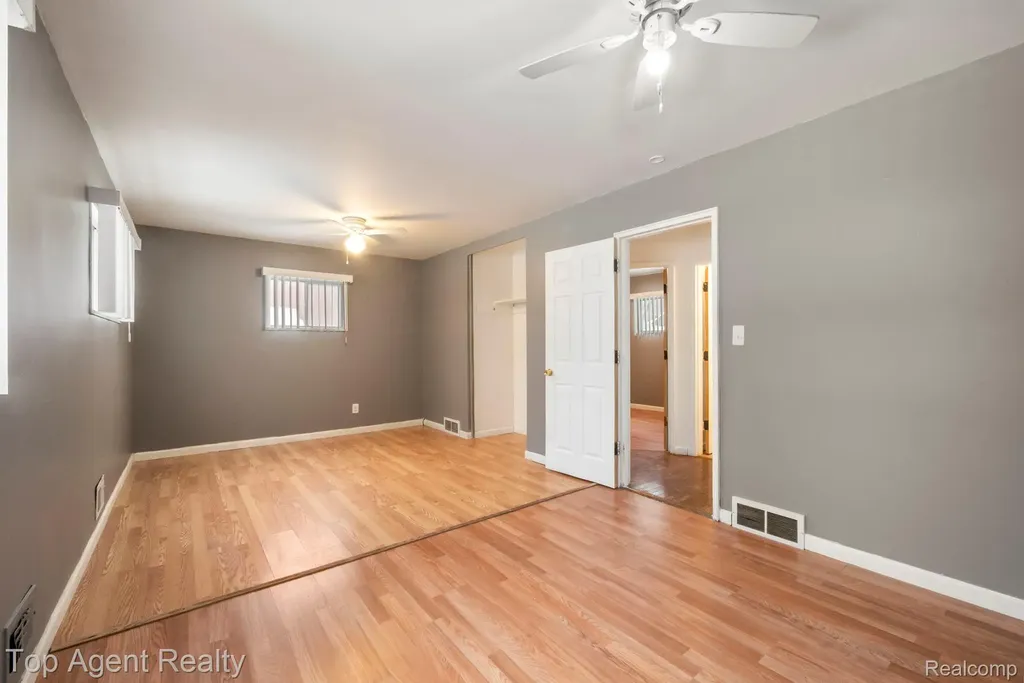 520 Linda Vista Drive Pontiac City MI 48342