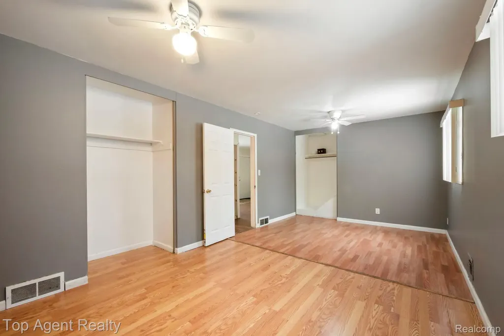 520 Linda Vista Drive Pontiac City MI 48342